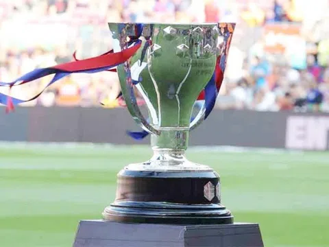 Real Madrid được trao cúp 2 lần