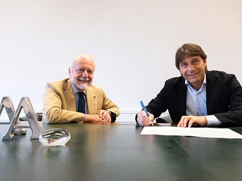 Antonio Conte kí hợp đồng 3 năm với Napoli