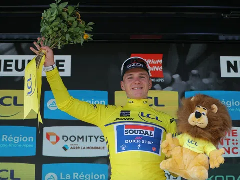 Remco Evenepoel đánh chiếm Áo vàng ngoạn mục tại Criterium du Dauphine