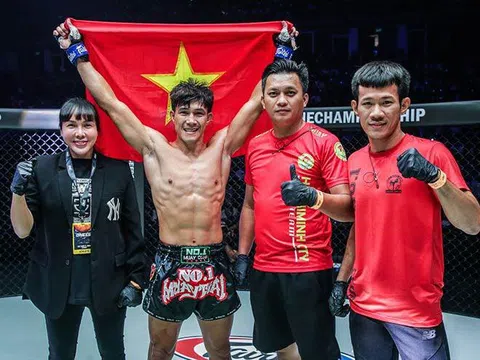 Nguyễn Trần Duy Nhất hạ gục "Thần đồng" MMA