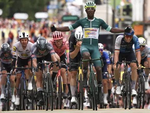 Biniam Girmay lập cú đúp tại Tour de France 2024