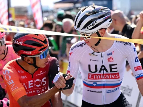 Egan Bernal buồn vì các tay đua Tour de France thiếu tôn trọng Áo vàng