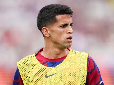 Jorge Mendes đang tìm cách đưa Cancelo về Barca