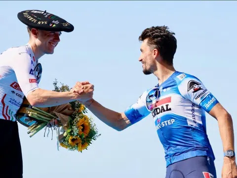 Marc Hirschi đánh bại Julian Alaphilippe tại Clasica San Sebastian 2024