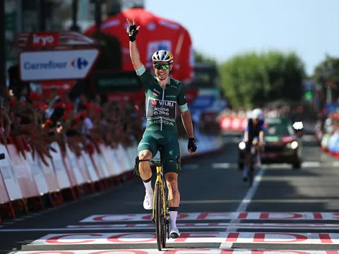 Wout van Aert hoàn tất hat-trick tại Vuelta a Espana 2024