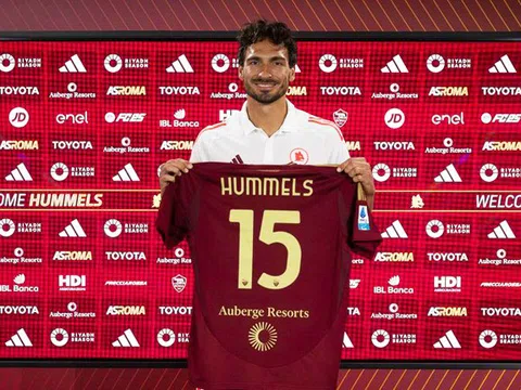 Hummels đã hoàn tất thủ tục gia nhập Roma