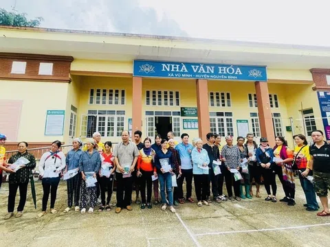 Liên đoàn Xe đạp - Mô tô thể thao Việt Nam: Nghĩa cử cao đẹp giúp đỡ bà con vùng lũ