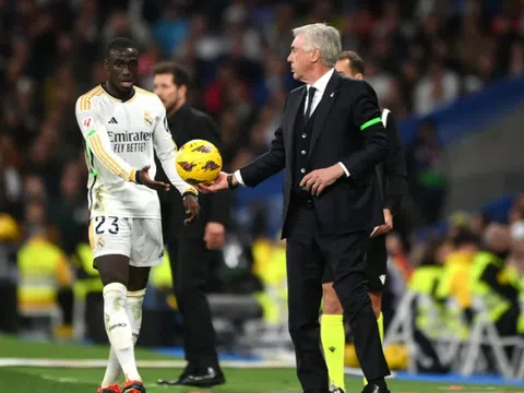 Huấn luyện viên Ancelotti giữ chân Mendy với bản hợp đồng 2 năm