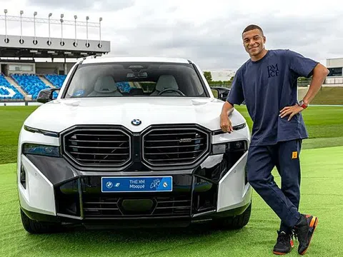 Mbappe được tặng siêu xe