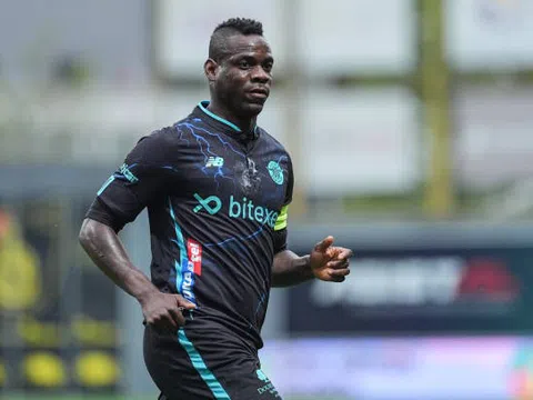 Balotelli sáng cửa trở lại Serie A