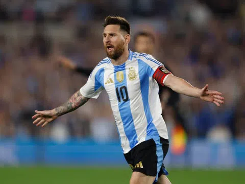 Messi cân bằng kỉ lục hat-trick quốc tế của Ronaldo