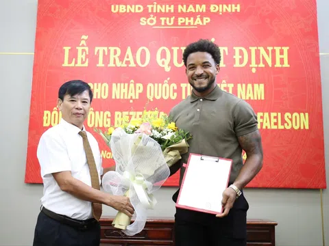 Tiền đạo Nguyễn Xuân Son chính thức mang quốc tịch Việt Nam