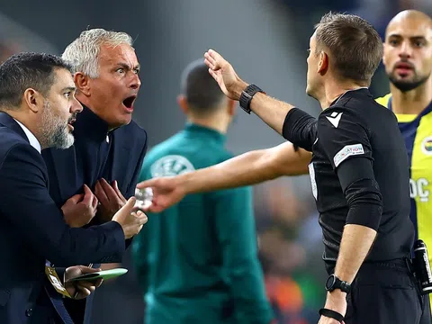 Mourinho bị đuổi khỏi sân vì lỗi phản ứng