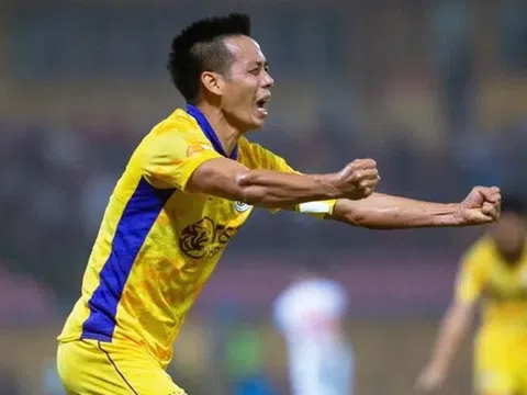 Văn Quyết xô đổ kỉ lục của Công Vinh ở V.League