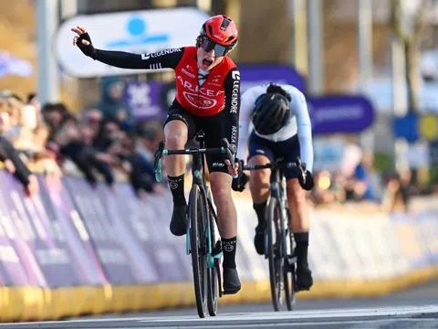 Lotte Claes tạo cú sốc tại Omloop Het Nieuwsblad WE 2025