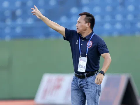 Huấn luyện viên Lư Đình Tuấn dẫn dắt câu lạc bộ nữ TP.HCM chinh phục bán kết AFC Champions League
