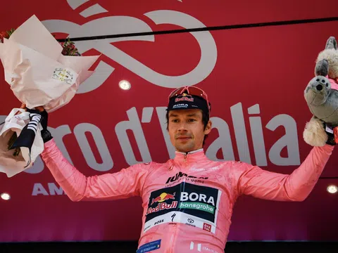 Primoz Roglic xé Áo hồng Giro d’Italia 2025 từ Mads Pedersen