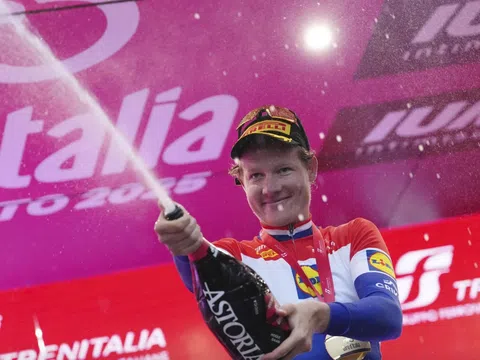 Daan Hoole gây sốc tại chặng 10 Giro d’Italia 2025