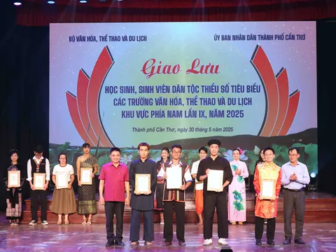 Chung tay gìn giữ bản sắc - Lan tỏa khát vọng vươn xa