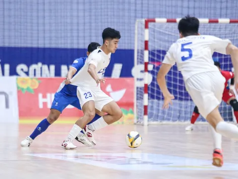 Thái Sơn Bắc ngược dòng nghẹt thở, tạm chiếm ngôi đầu bảng