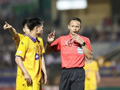 Trọng tài Malaysia điều hành 2 trận cầu sinh tử tại vòng 26 V.League 2024-2025