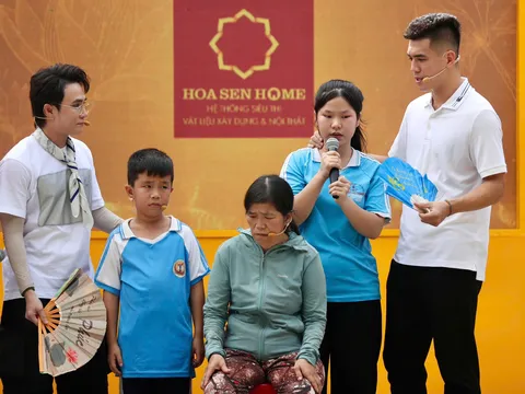 Nguyễn Tiến Linh sẻ chia yêu thương cùng Mái ấm gia đình Việt