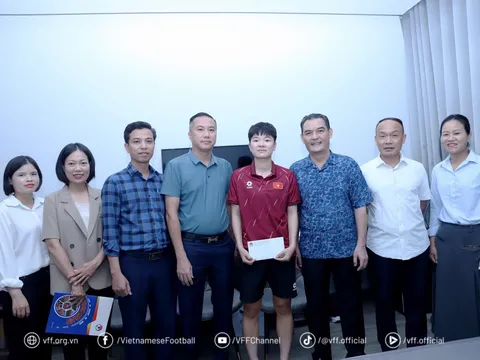 Lãnh đạo VFF thăm và động viên cầu thủ Nguyễn Thị Tuyết Ngân