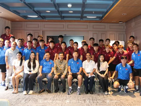 Đại sứ Việt Nam tại Indonesia thăm và động viên đội tuyển U23 Việt Nam