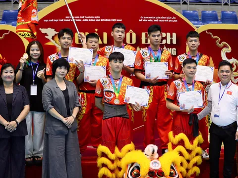 Sôi động màn trình diễn Lân Mai Hoa Thung tại Giải vô địch các câu lạc bộ Lân Sư Rồng toàn quốc 2025