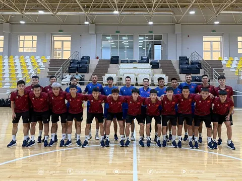 Đội tuyển futsal Việt Nam hứng khởi tập luyện tại Kuwait