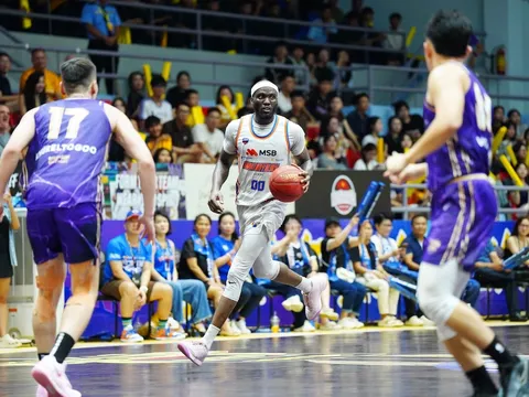 Hanoi Buffaloes tiến gần chức vô địch VBA sau chiến thắng nghẹt thở trước Nha Trang Dolphins