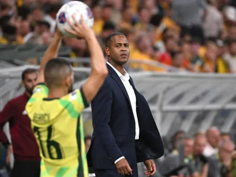 Huấn luyện viên Patrick Kluivert bị sa thải sau thất bại cùng tuyển Indonesia