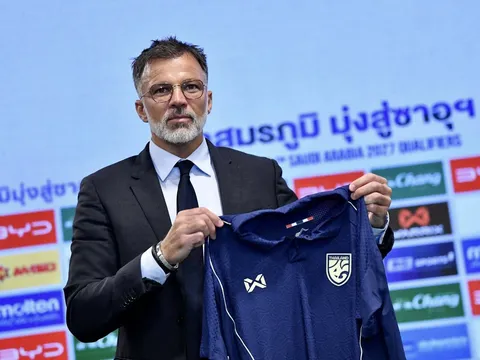 Huấn luyện viên Anthony Hudson đặt mục tiêu cùng đội tuyển Thái Lan dự ASIAN Cup và World Cup