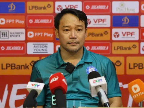 Khi “cối xay” huấn luyện viên vận hành và bài học trưởng thành của các nhà cầm quân nội