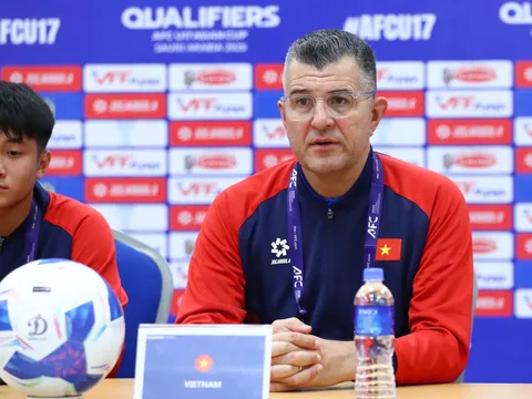 Huấn luyện viên Cristiano Roland hài lòng với tinh thần thi đấu của U17 Việt Nam
