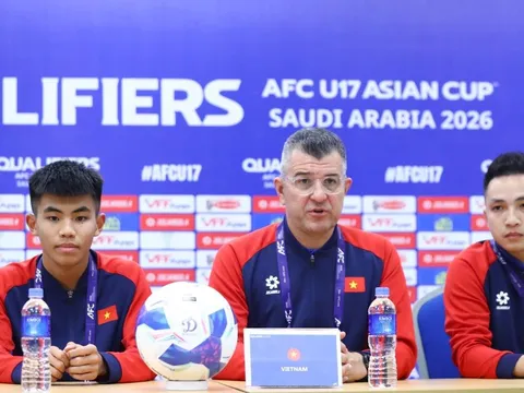 Huấn luyện viên Roland hài lòng với màn trình diễn của U17 Việt Nam