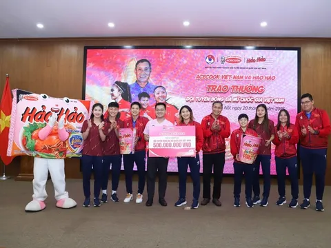 Vô địch trong lòng người hâm mộ, tuyển nữ Việt Nam nhận thưởng nóng 500 triệu đồng từ Acecook và Hảo Hảo