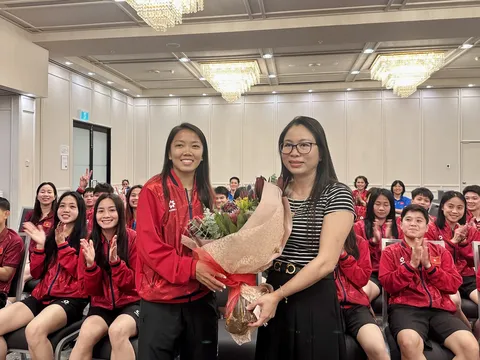 Tổng Lãnh sự quán Việt Nam thăm, tiếp “lửa” cho đội tuyển nữ trước đại chiến Nhật Bản