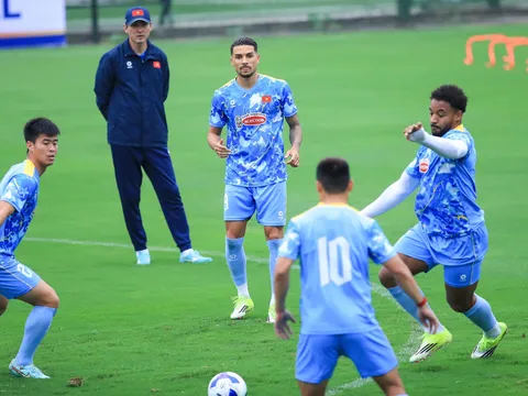 Đội tuyển Việt Nam hội quân, Đỗ Hoàng Hên tự hào lần đầu khoác áo quốc gia