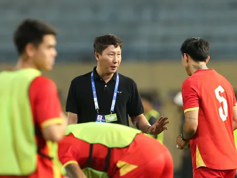 Huấn luyện viên Kim Sang-sik hài lòng với chiến thắng trước Bangladesh, định hình đội hình gặp Malaysia