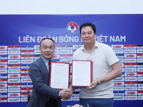 VFF gia hạn hợp đồng với huyền thoại thủ môn Hàn Quốc Lee Woon-jae