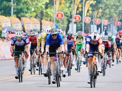 Patrick Patterson thắng sát nút Marchuk Dzianis từng cm chặng 11 Cúp Truyền hình TP.HCM