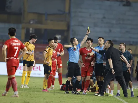 Huấn luyện viên Popov nhận án phạt