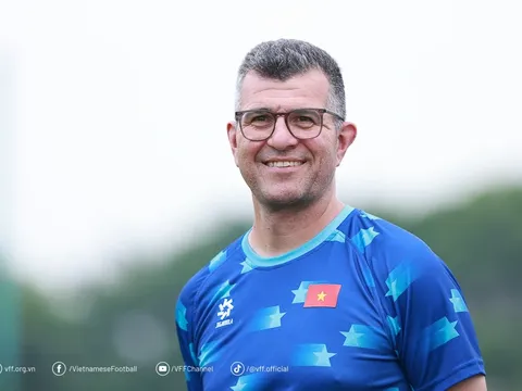 Huấn luyện viên Cristiano Roland tiết lộ bí quyết giúp U17 Việt Nam "đè bẹp" Timor Leste