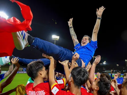 Huấn luyện viên Roland: “Tấm vé World Cup U17 là cú hích lớn cho bóng đá Việt Nam”