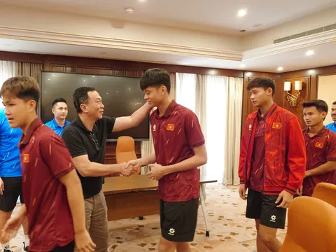 Chủ tịch VFF động viên U17 Việt Nam: “Giữ vững tinh thần trước Australia”