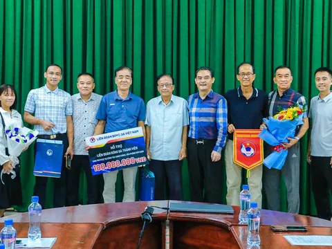 Lãnh đạo VFF thăm và làm việc với Liên đoàn Bóng đá Đồng Tháp
