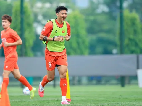 Đoàn Văn Hậu: “Khi đã lên đội tuyển quốc gia, tất cả đều chiến đấu vì màu cờ sắc áo”