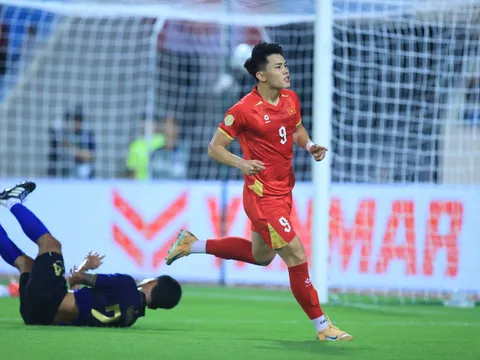 Huấn luyện viên Kim Sang-sik: "Đình Bắc đã vượt qua áp lực và có màn trình diễn rất tốt"