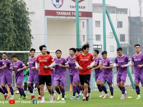 Quyền Chủ tịch VFF Trần Quốc Tuấn gặp gỡ và động viên đội tuyển U23 Việt Nam
